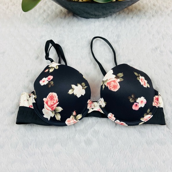 PINK Victoria's Secret Other - PINK Victoria's Secret White Floral Wear Everywhere T-Shirt Lined Bra